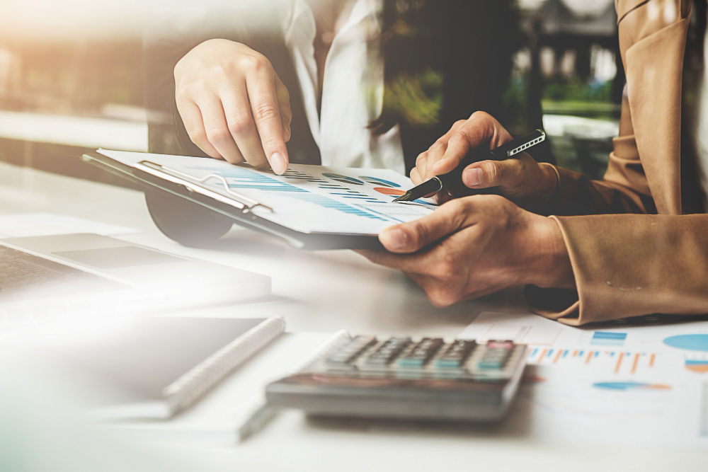 quando terceirizar o financeiro da sua empresa? 2 empresária terceirizando o financeiro